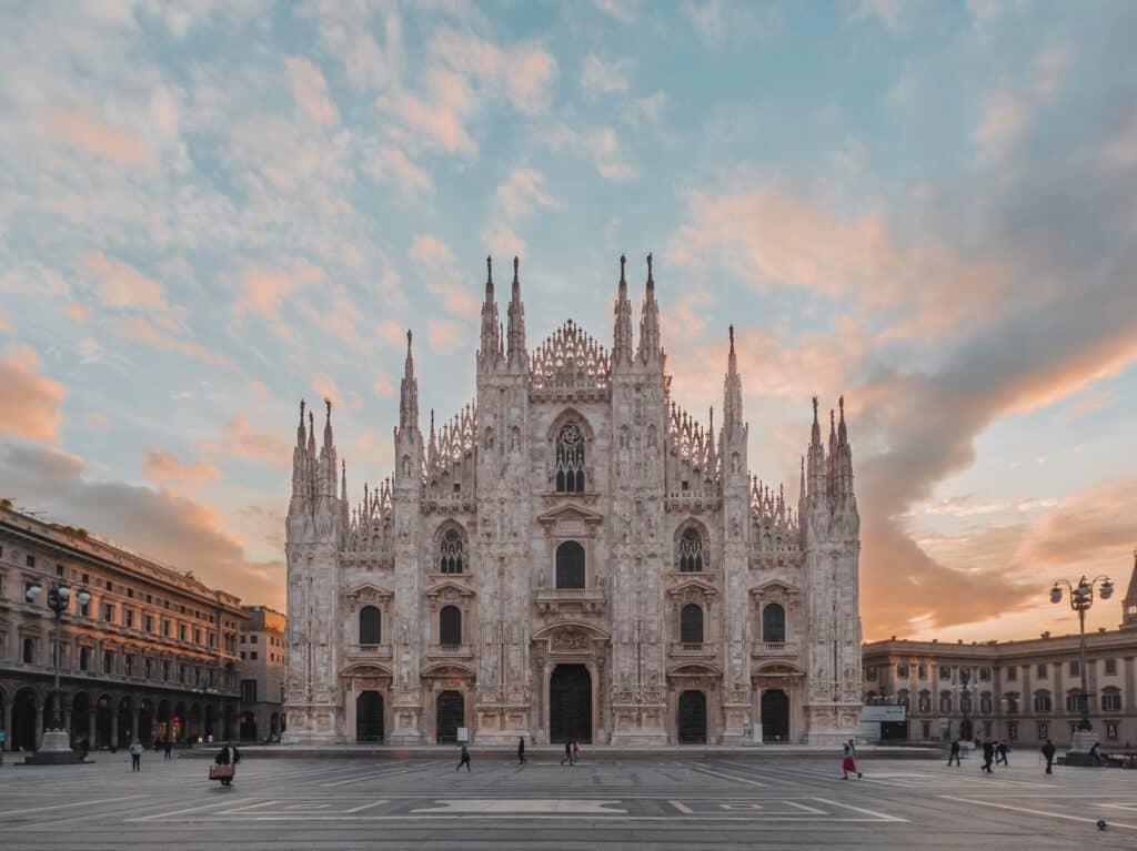 (Italy-Milan-Duomo Cathedral Square)ouael-ben-salah-0xe2FGo7Vc0-unsplash